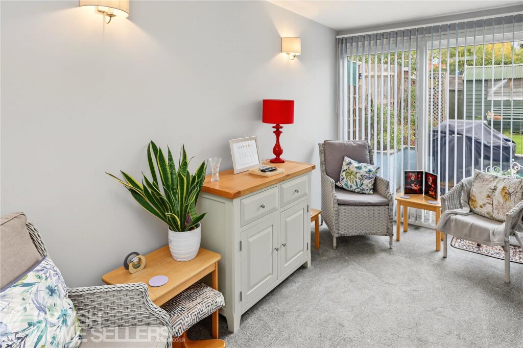 Cautley Close, Quainton, Aylesbury, Buckinghamshire, HP22 photo 5