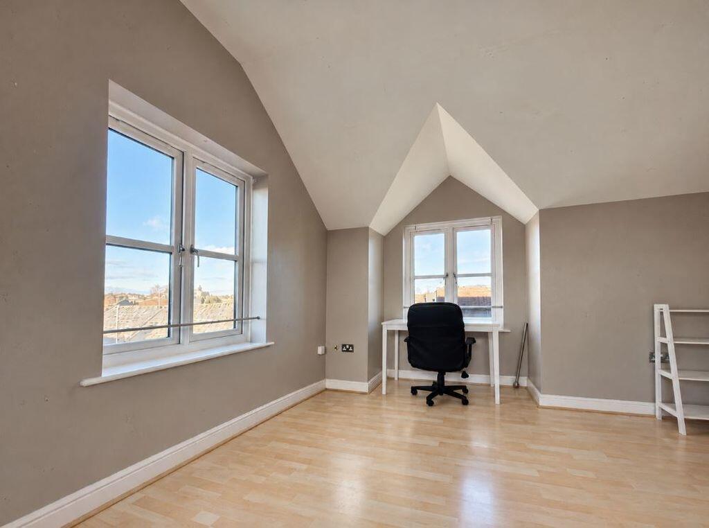 Apartment in Worcester, Worcestershire - View 4