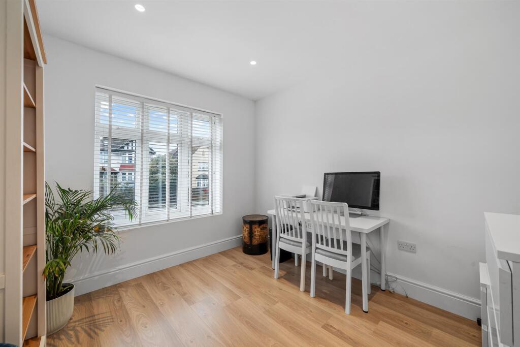 Westmount Road, Eltham photo 3