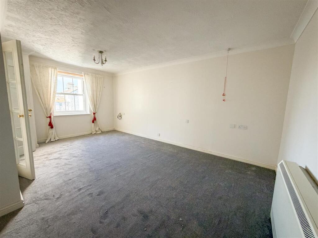 Imperial Court, Marine Parade West, Clacton-On-Sea photo 4