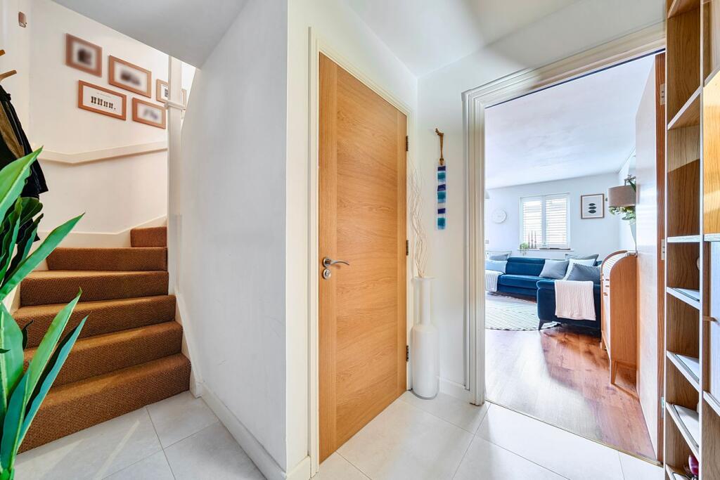 House in Shefford, Central Bedfordshire - More