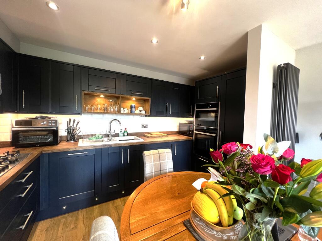 Apartment in Redhill - View 4