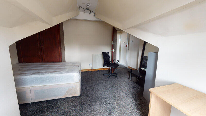 7 bedroom end of terrace house for rent