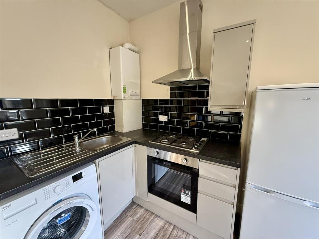 Apartment in Cardiff, Maindy, Cathays - View 2