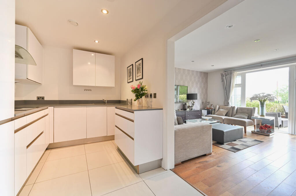 Apartment in Watford - View 5