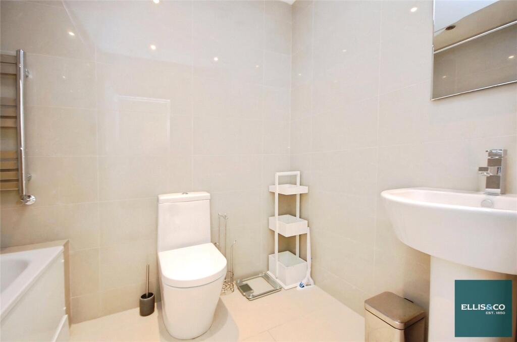 Apartment in London - More