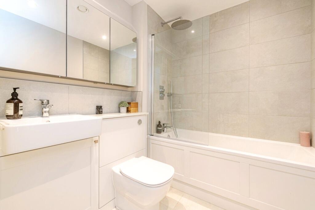 Apartment in Newbury, West Berkshire - View 4