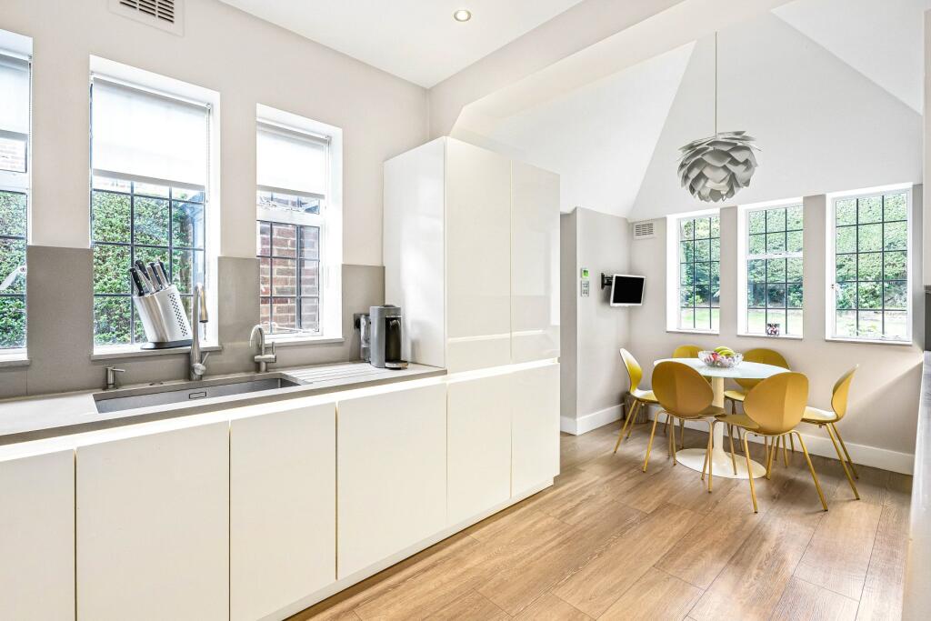 House in London, Hampstead Garden Suburb - More