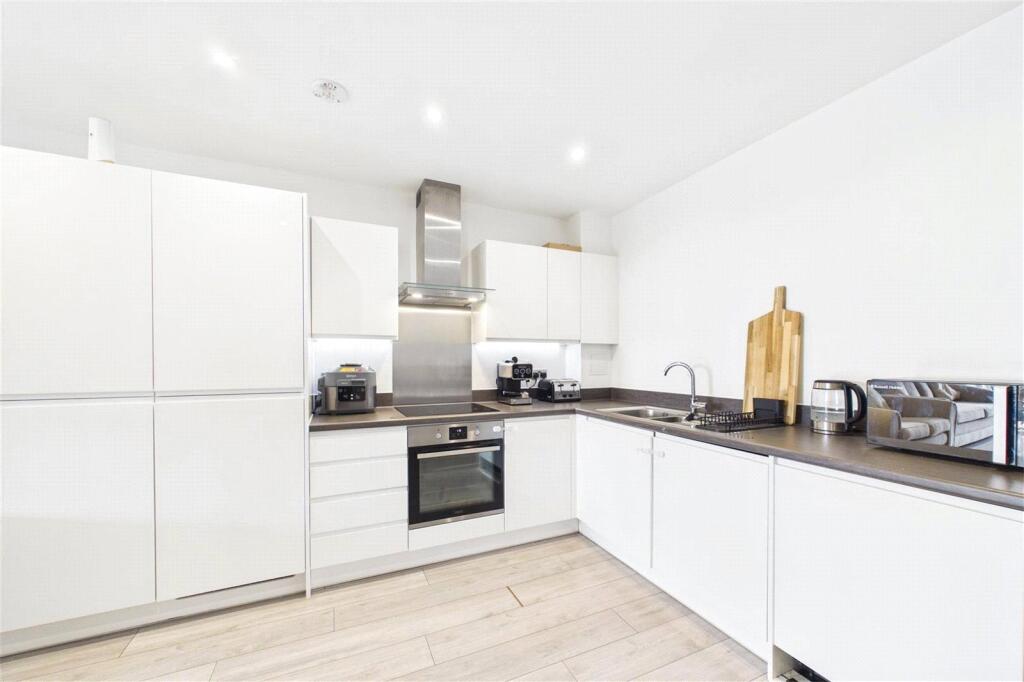 Apartment in New Malden, West Barnes - View 5