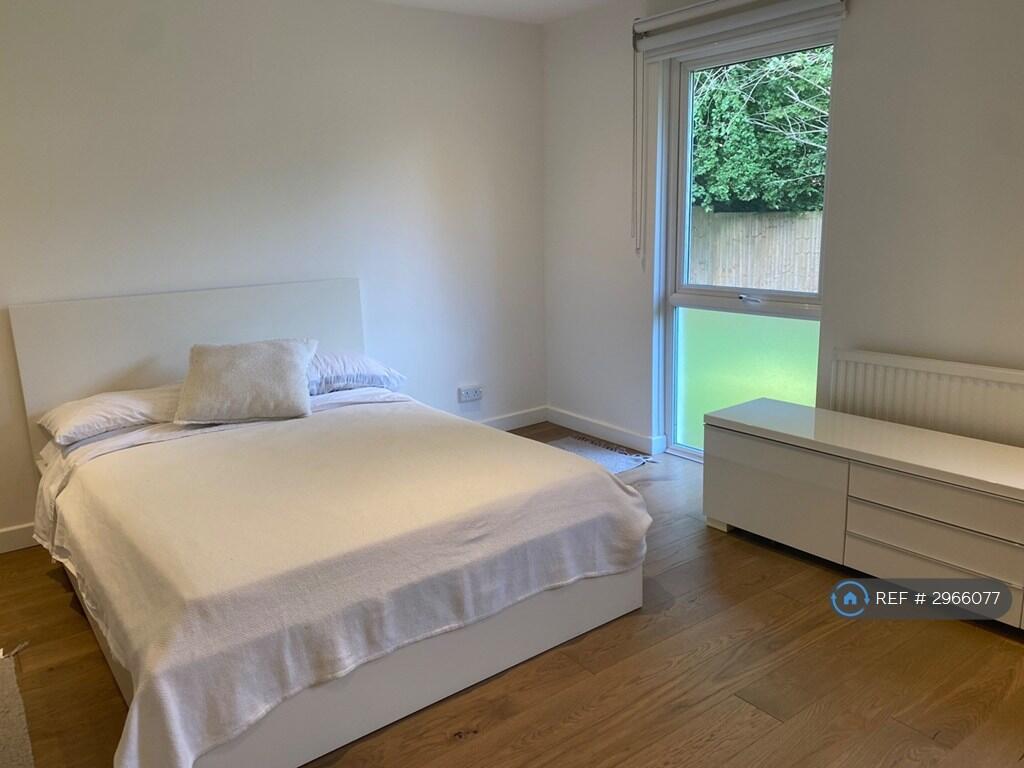 House in Croydon - View 5