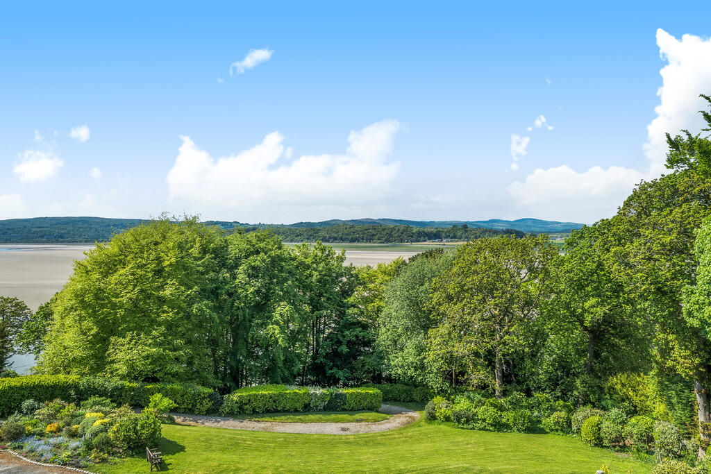 3-bed flat on 16 Heathcliffe Court, Redhills Road, Arnside, Cumbria, LA5 0AT, £325,000