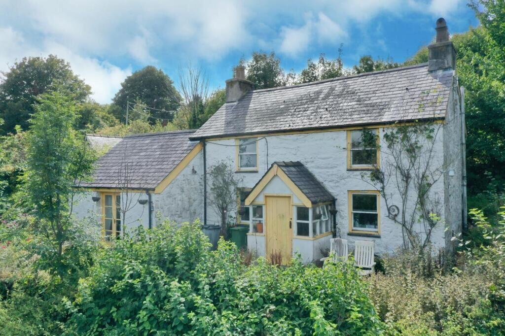 3-bed detached on Llidiart y Fadog, Tal-y-Bont, Conwy, LL32 8SH, £200,000