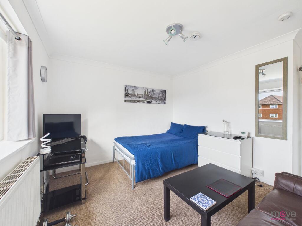 Apartment in Cheltenham, Kingsditch, Alstone - View 3