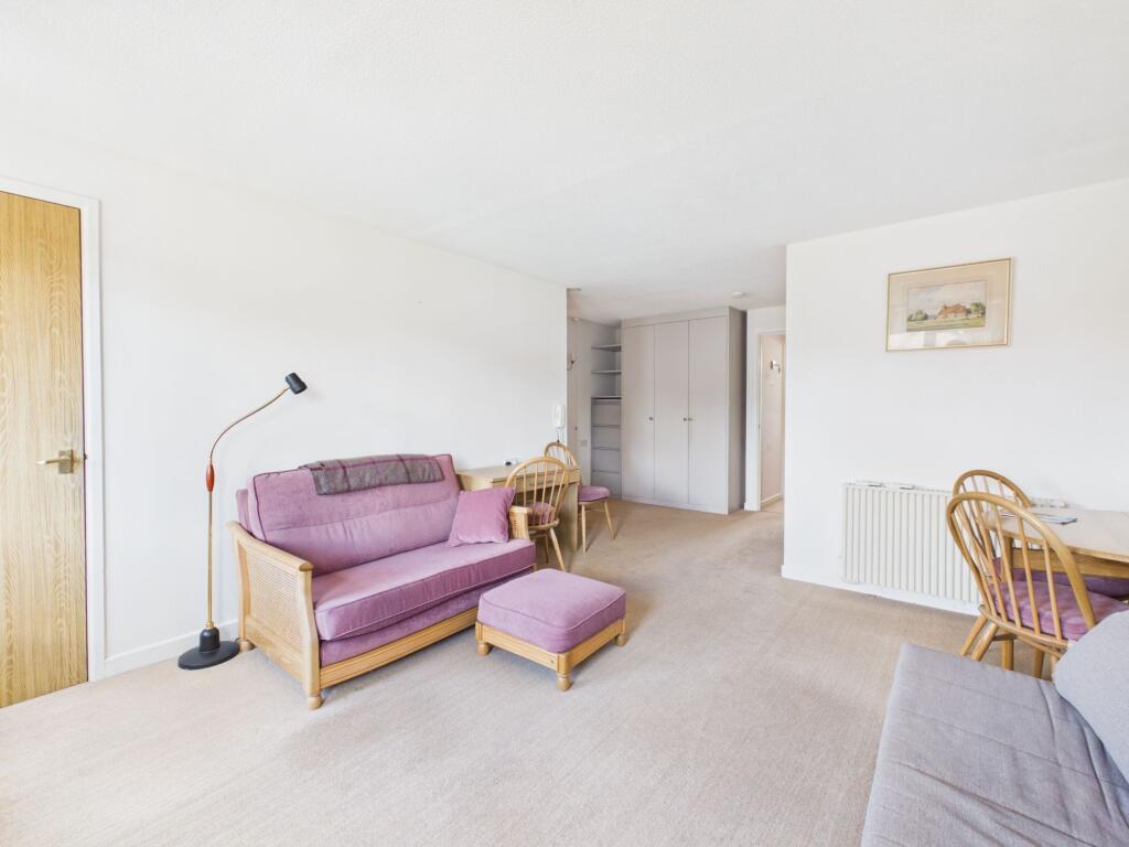 Apartment in Towcester, West Northamptonshire - View 5