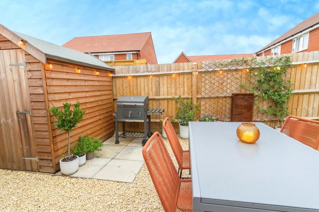 Farrington Way, Eagle Farm South, Milton Keynes, Buckinghamshire, MK17 photo 3