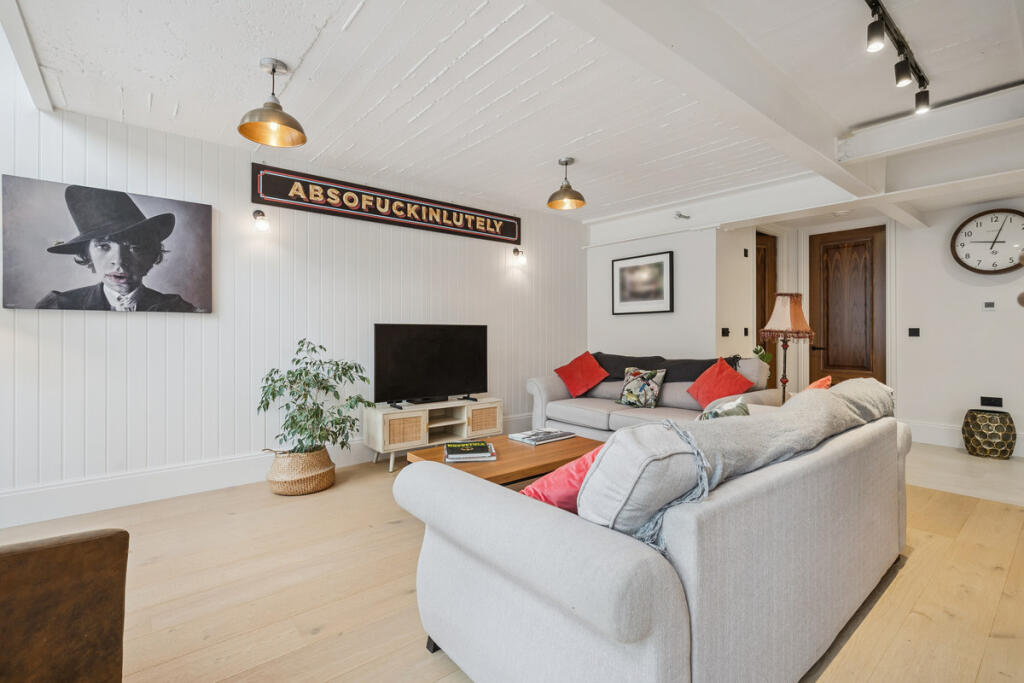 House in Little Marlow, Buckinghamshire - View 4
