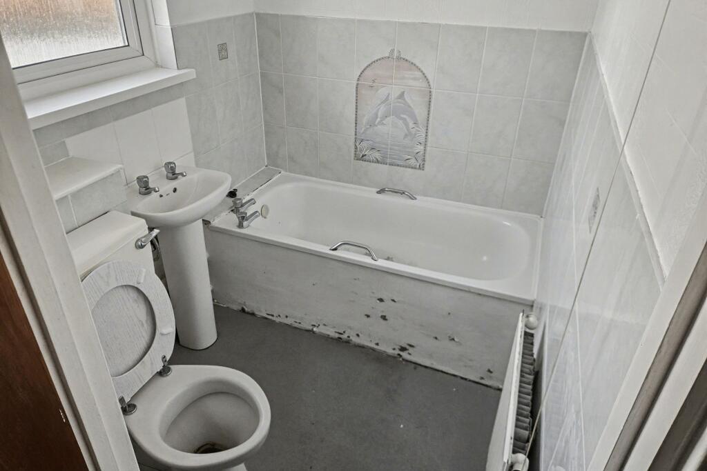 23 Highlands Drive, Stourton, Leeds, West Yorkshire, LS10 4RW photo 2