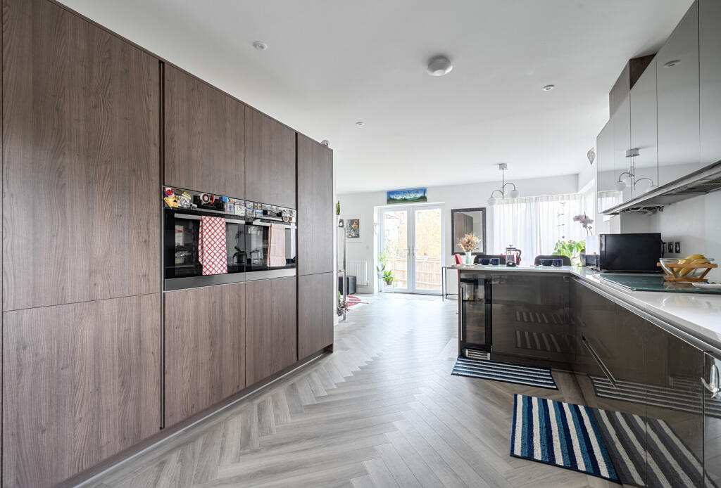 House in Reigate and Banstead, Earlswood - View 3