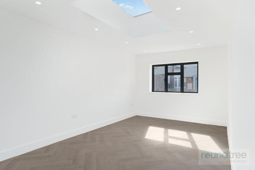 House in Watford - View 5