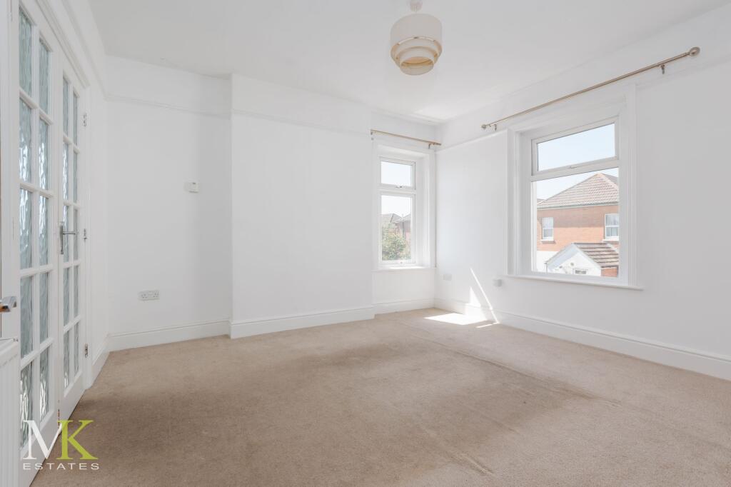 Apartment in Christchurch, Pokesdown, Bournemouth - View 5