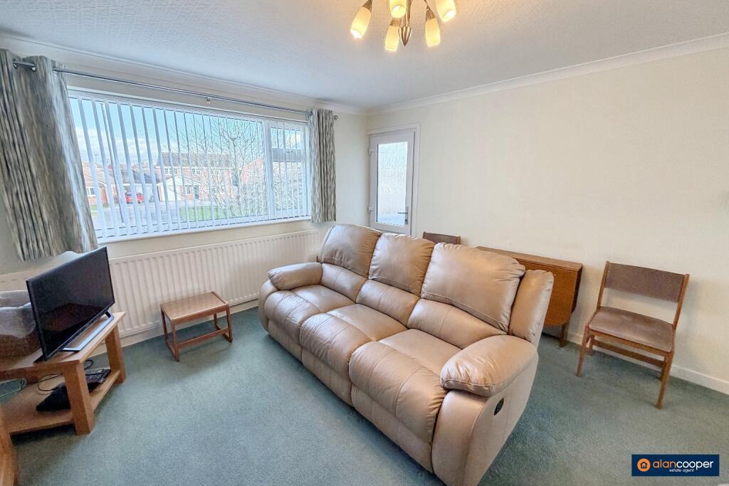 Coniston Court, St Nicolas Park, Nuneaton, CV11 6DB photo 4