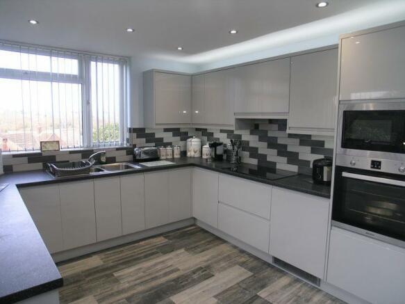 HALESOWEN, Uplands photo 5