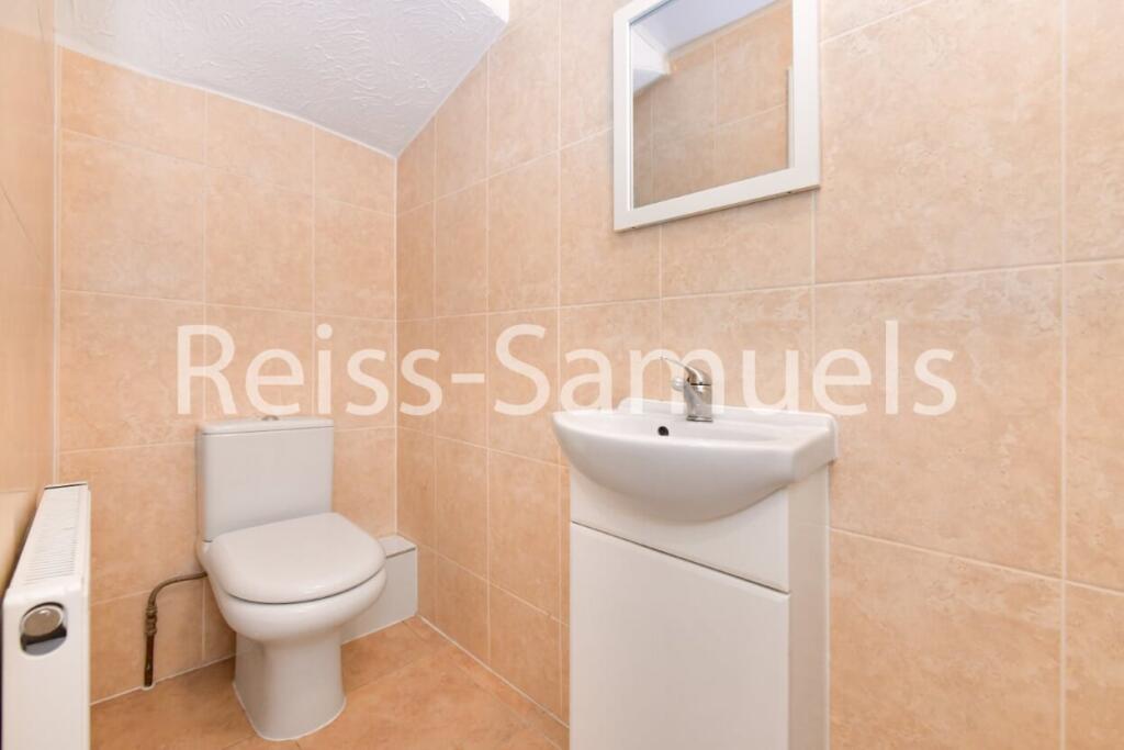 6 bedroom semi-detached house for rent