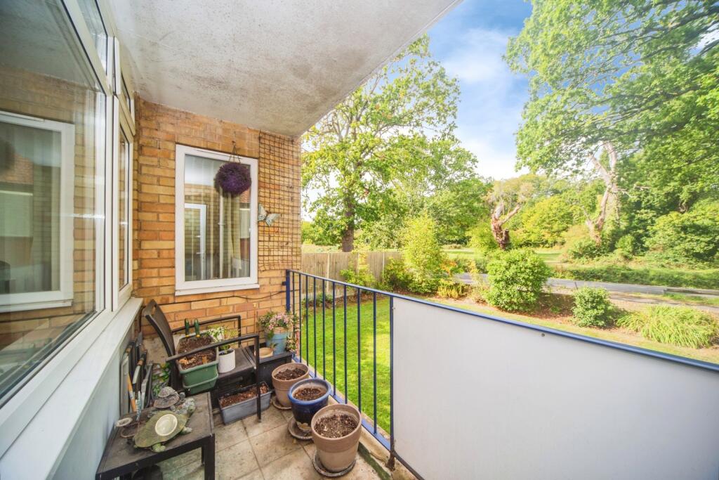 Apartment in Southampton - View 5