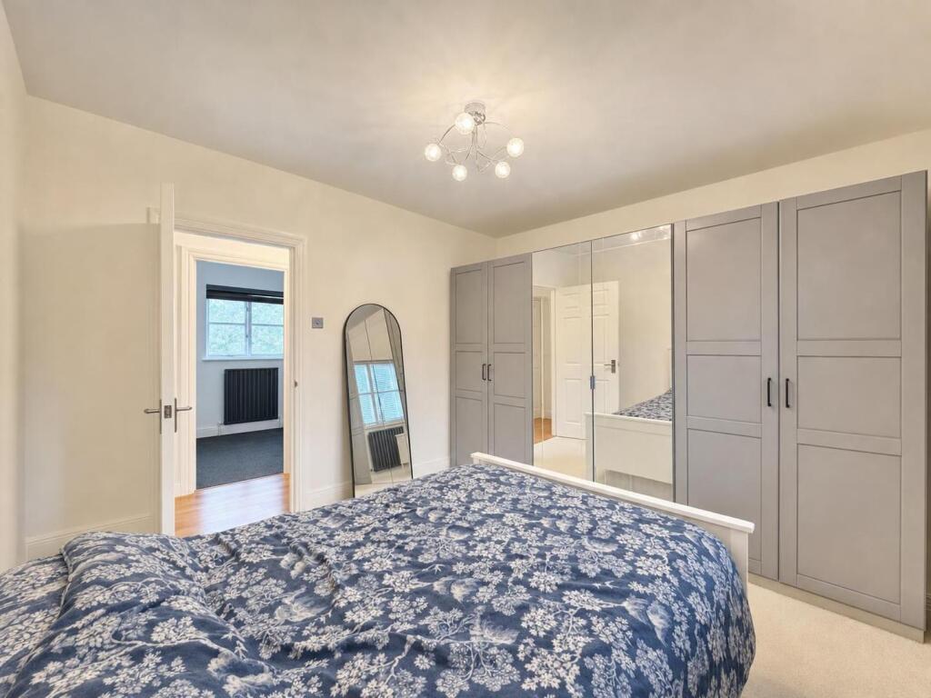 Apartment in Southend-on-Sea - View 5