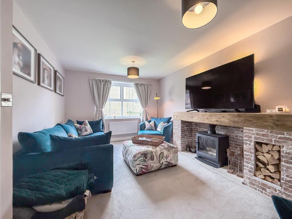 House in High Peak, Harpur Hill - View 2