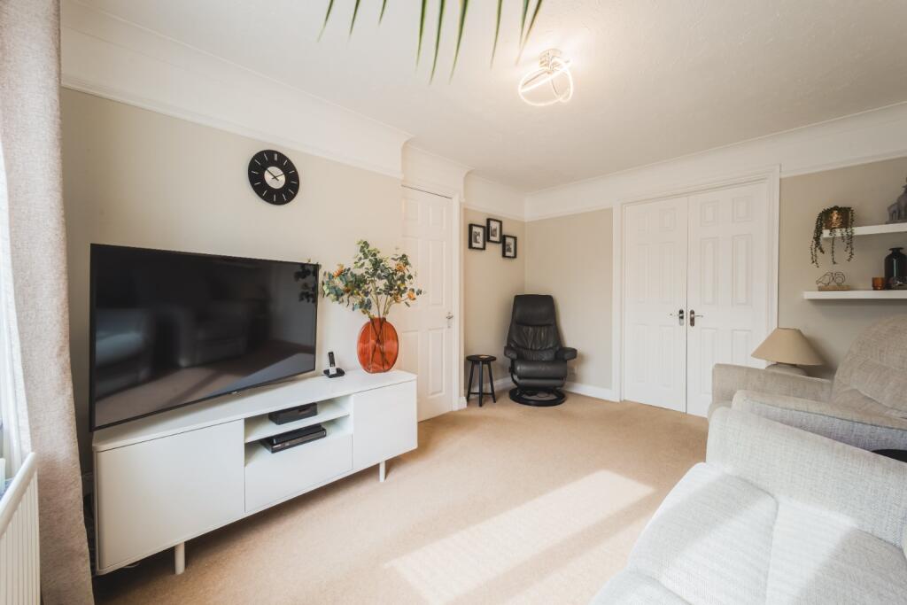 24 Thyme Close, Swindon, Wiltshire, SN2 2QZ photo 4