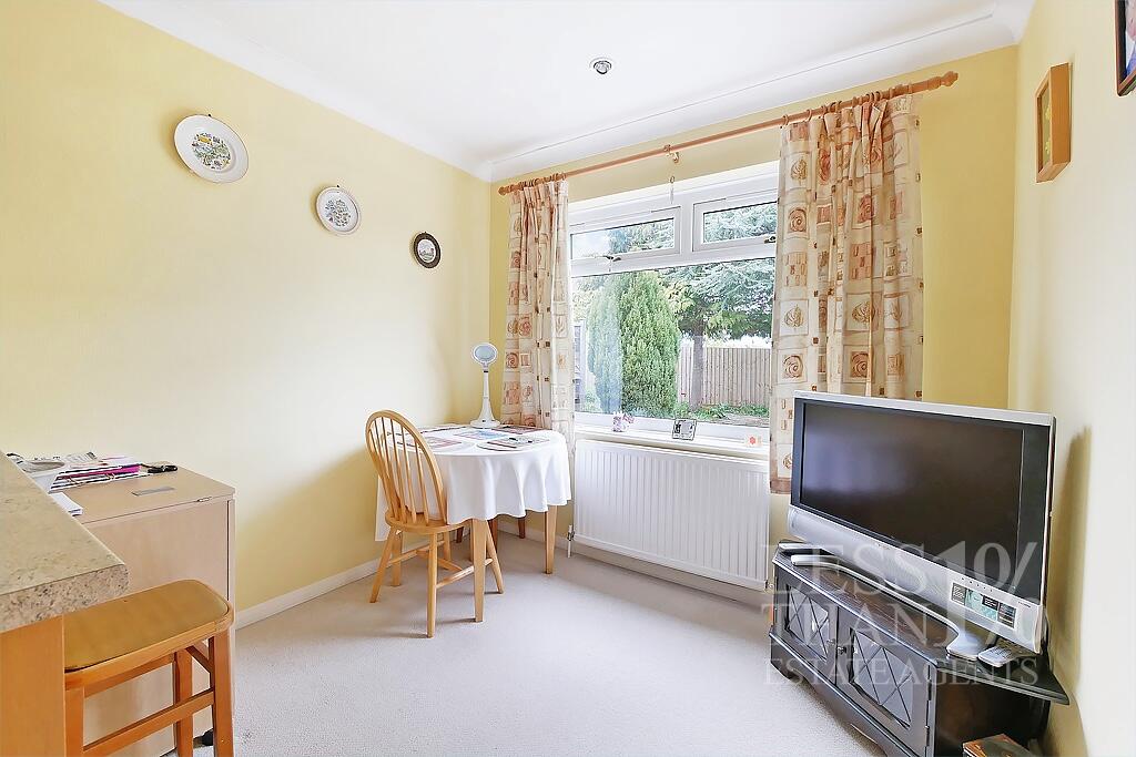 Charnwood Avenue - NN3 photo 3