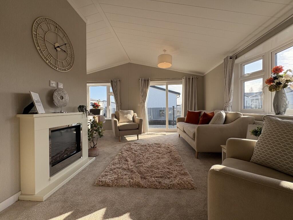 2-bed caravan on Sandy Bay, 
Canvey Island,
Essex, 
SS8 0DB, £275,000