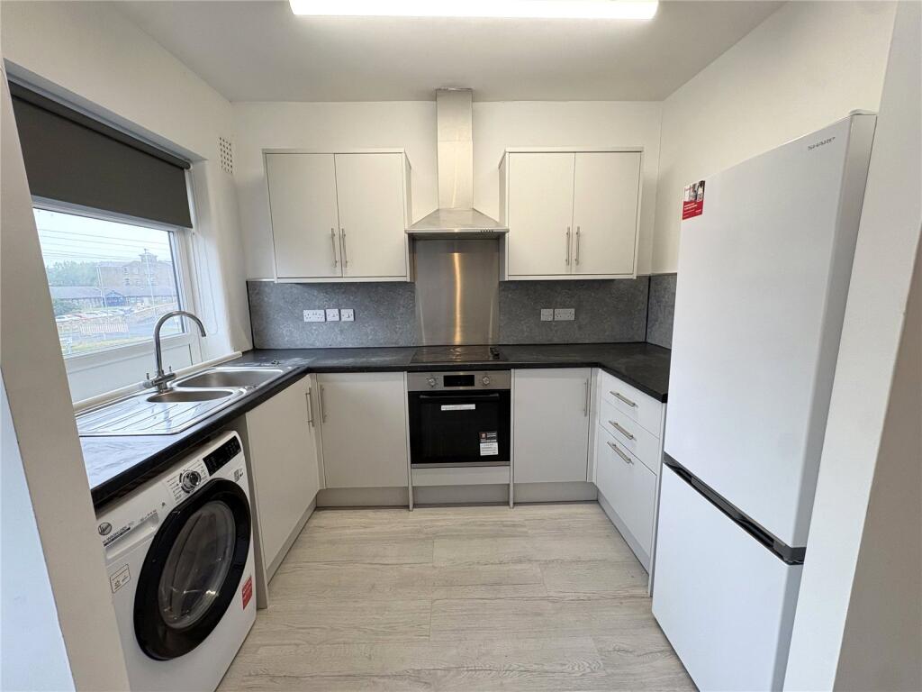 Apartment in Blackburn, Whinny Heights - View 2