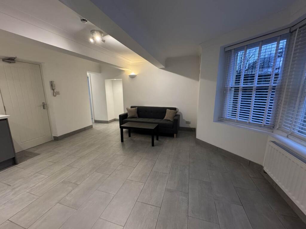 Main image of property: The Parade, Roath, Cardiff