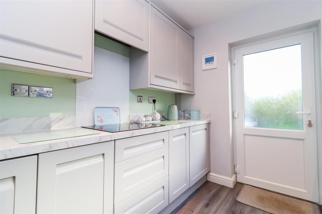 Manor Rise, Walton, Wakefield photo 3