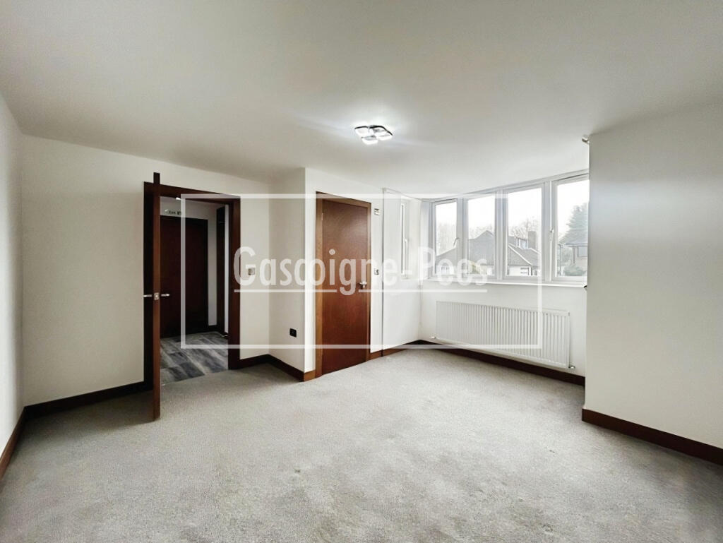 Apartment in Surrey Heath, Surrey - View 5