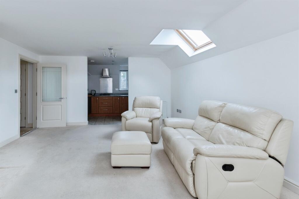 Apartment in Bournemouth, West Moors - View 3