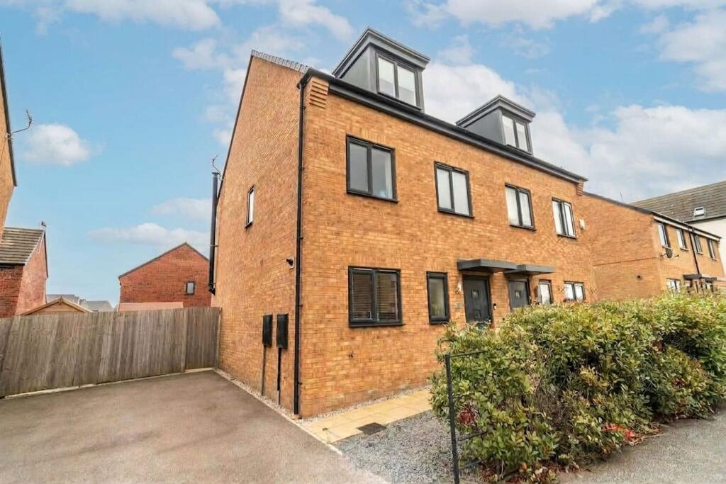Main image of property: Pioneer Way, Kingswood, HU7