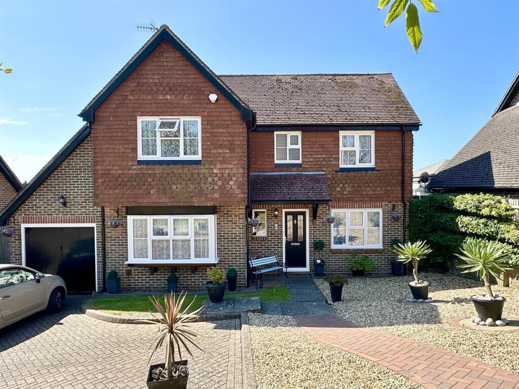 Main image of property: De Moleyns Close, Bexhill-On-Sea