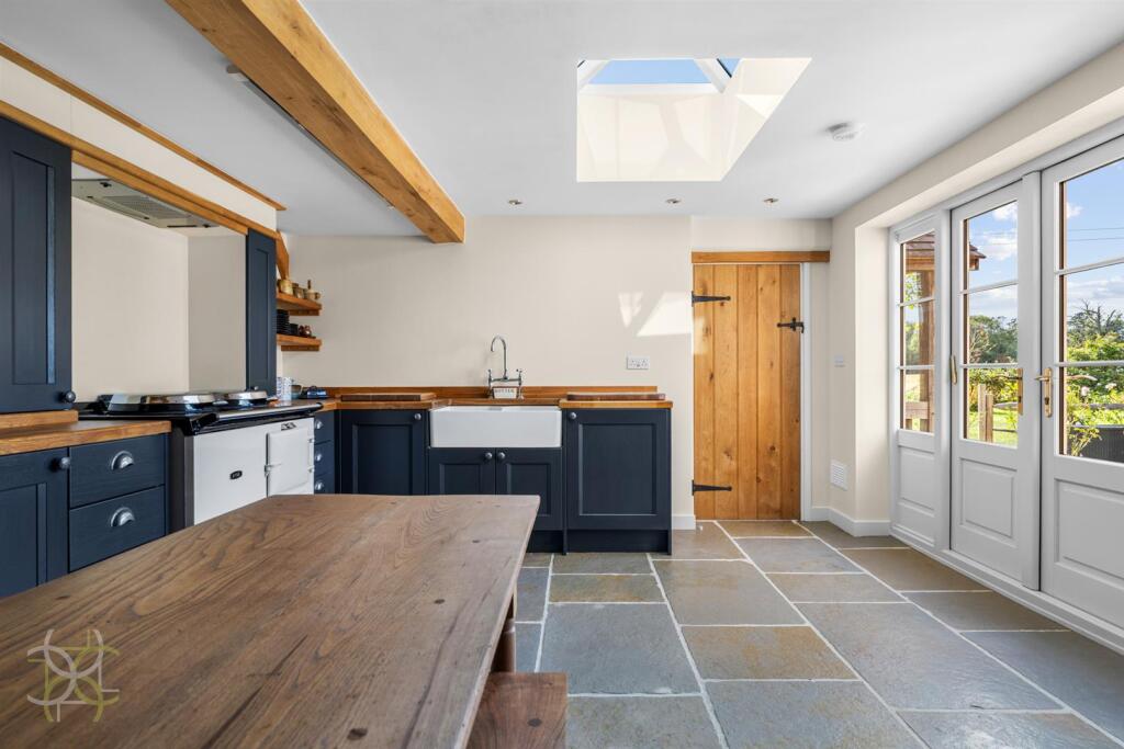 House in Worcester - View 5