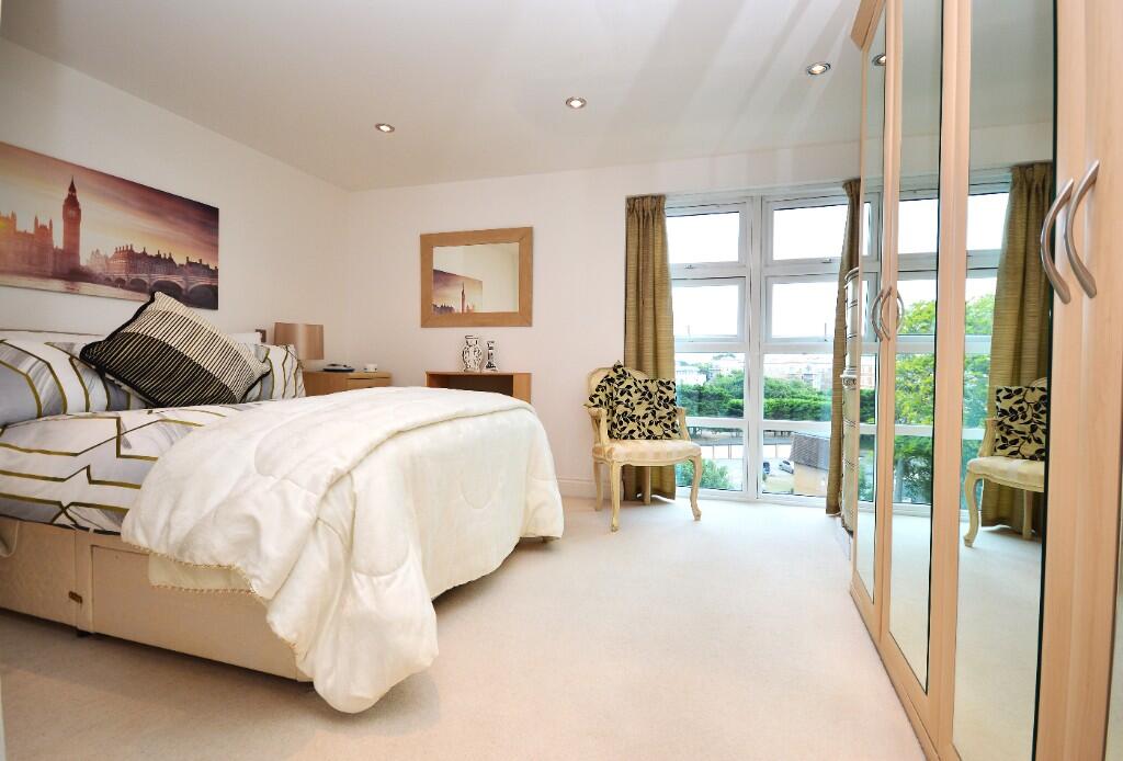 Apartment in Bournemouth - More