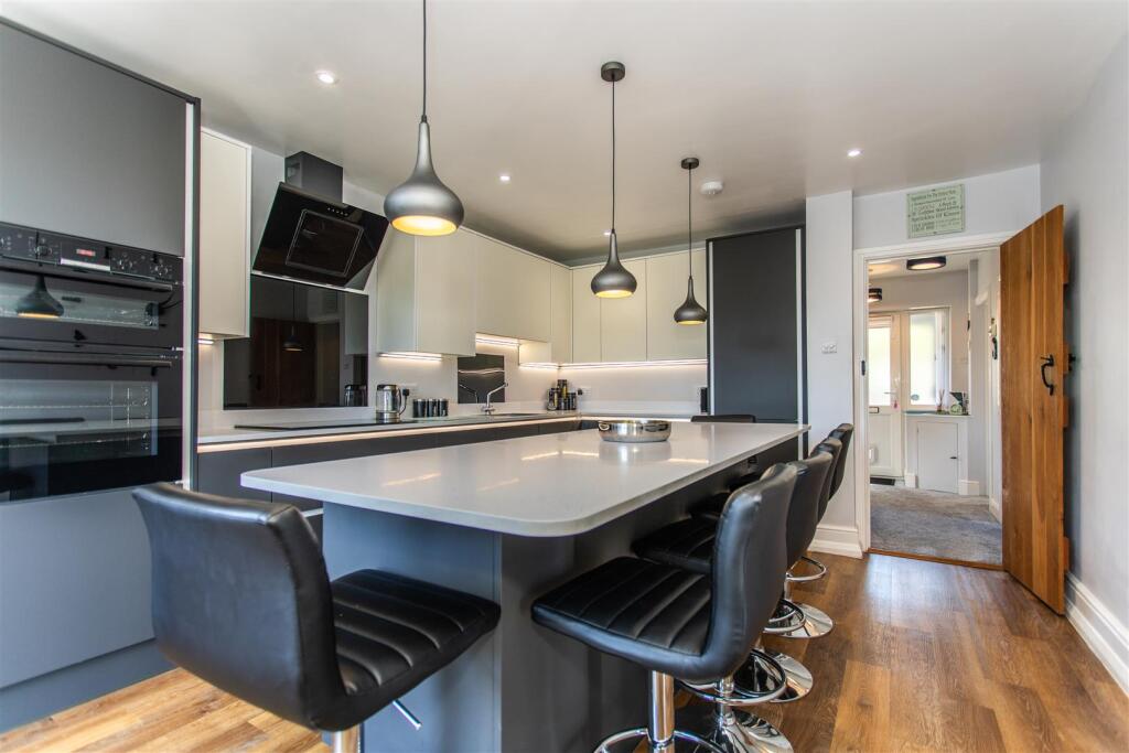 21, Highlands Avenue photo 4