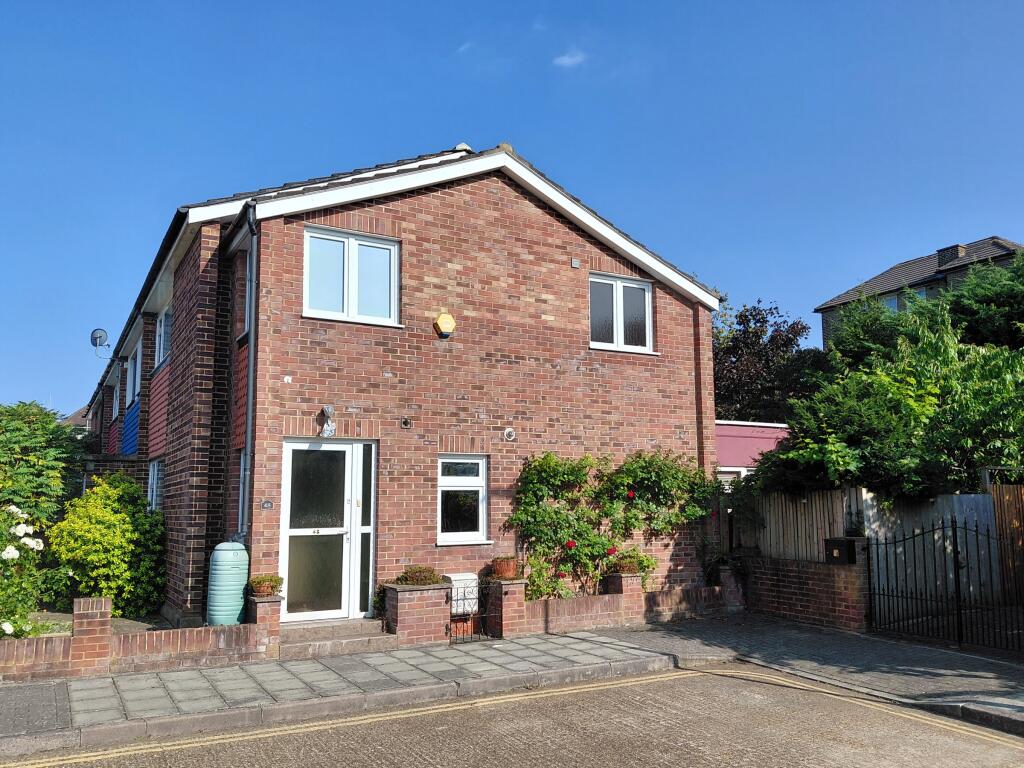 Main image of property: De Montfort Road, London