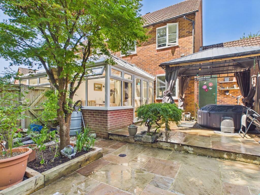 House in Burghfield Common, Burghfield - View 2