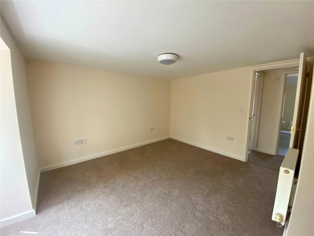 House in Southampton - More