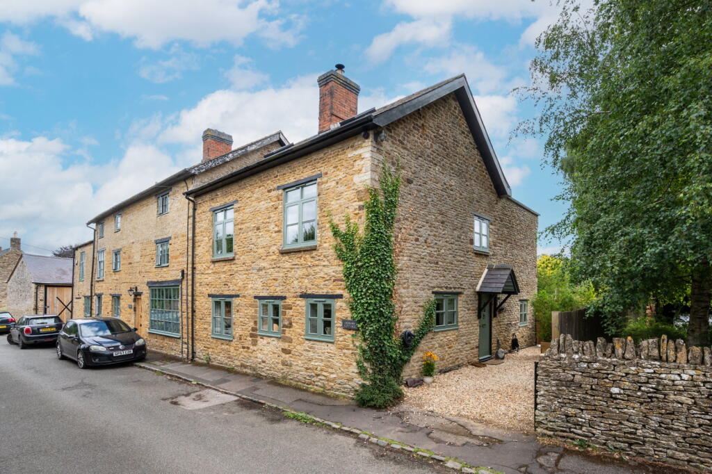 Main image of property: Granary Cottage, Farthinghoe, Northamptonshire, NN13