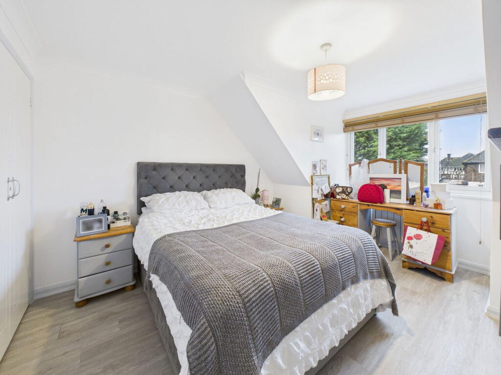 Apartment in Worthing, West Sussex - More