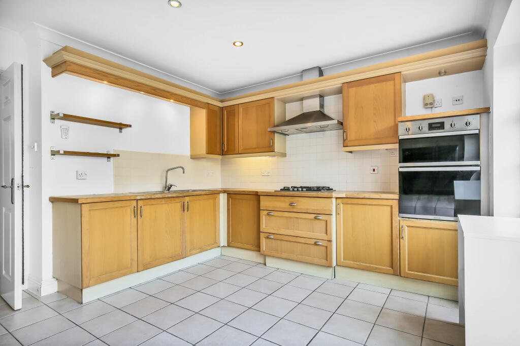 House in Elmbridge, Surrey - More