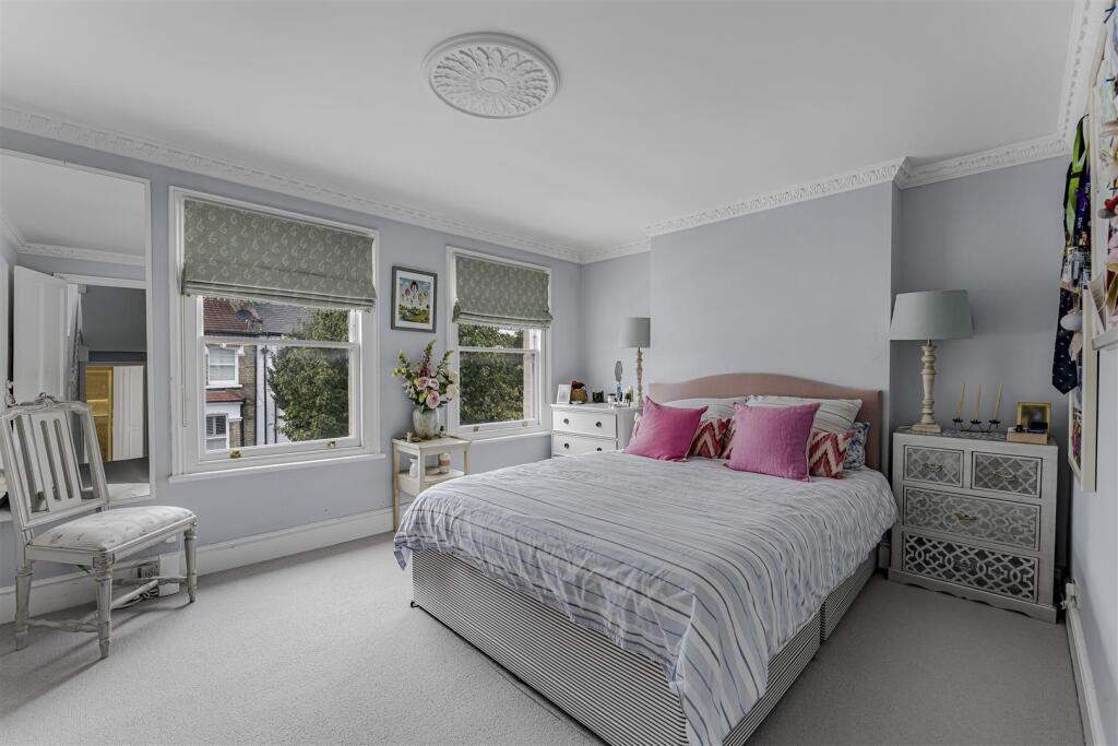 Apartment in London - More